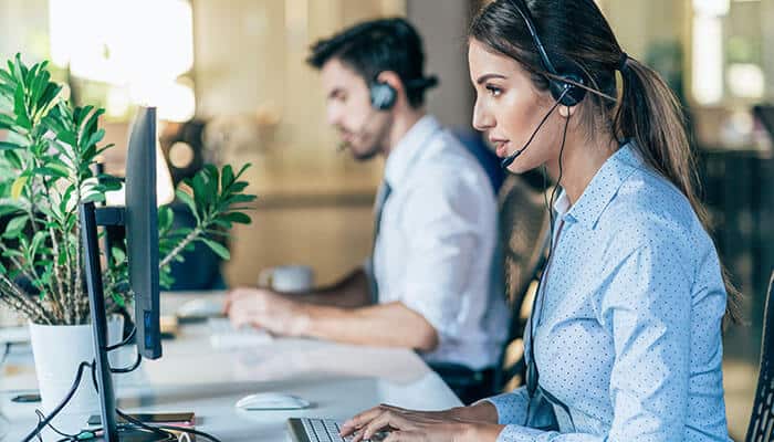 Customer support team assisting shoppers online, demonstrating ways to improve user experience in online store.